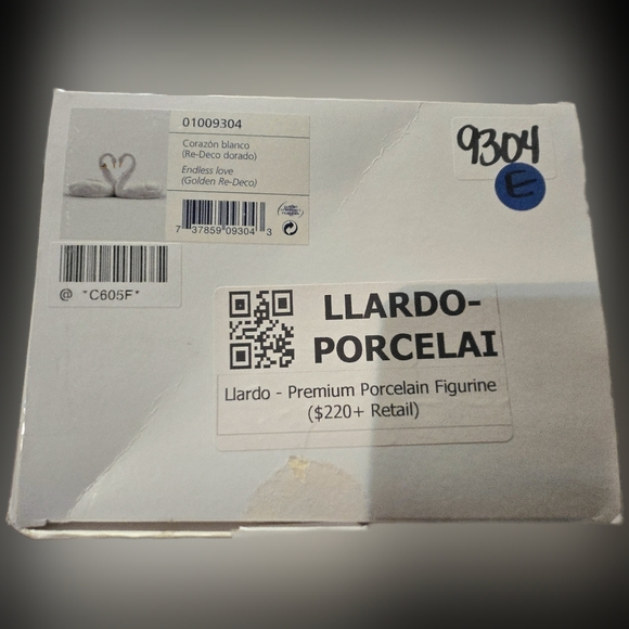 Elegant White Swan Figurines with Gold Accents - Picture 10 of 10